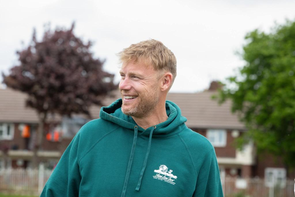 Seanieowl777's tweet photo. Just got home from work Freddie on box 💙💛💃🍻📷 @SteveOx56 @Denny_Denovan @flintoff11 #legend #fieldsofdreams https://t.co/AfNH9R1KeM