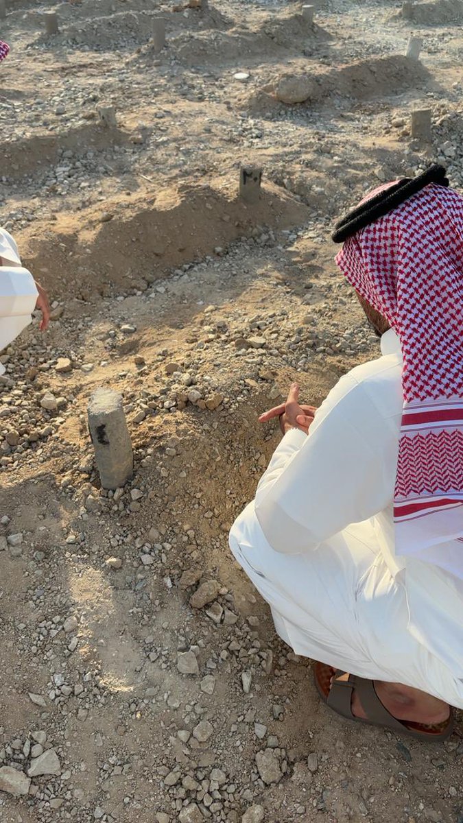 Melha31's tweet photo. " عسى قبرك مثل قلبك بياض وممتلي بالنور
وتحتك جنةٍ خضرا بسحابة خير ممطوره "

الله يرحمك يمه https://t.co/nYJXqTpOgY