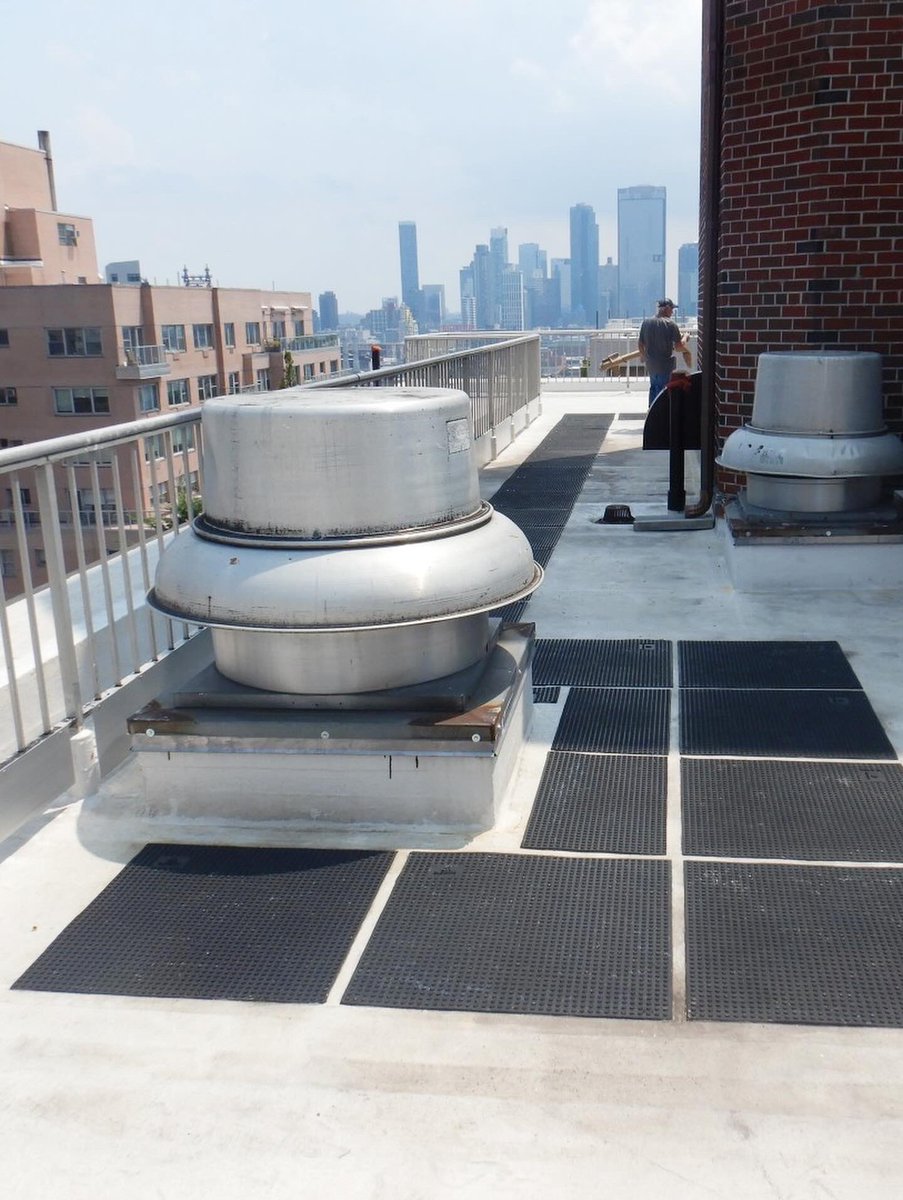 FSIArchitecture's tweet image. Final inspection of the new roof, restored parapets and new guardrails of this project in Midtown East.
 
#FSIArchitecture #amandamanopo G #SIKA #AKAM
#ADayInTheLifeOfFSI #roof #parapet #guardrail