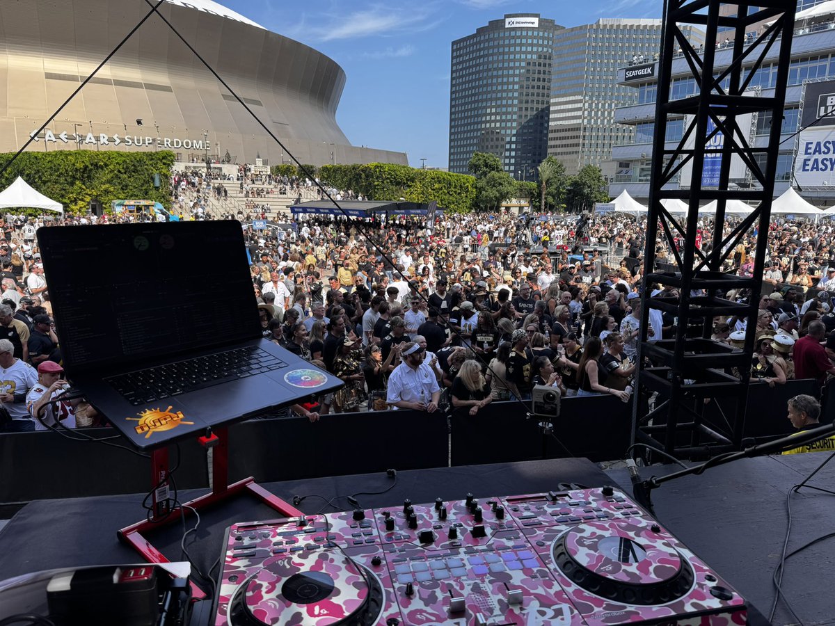 Pj_Wlkr's tweet image. Let’s have an amazing season @Saints 

Who Dat⚜️