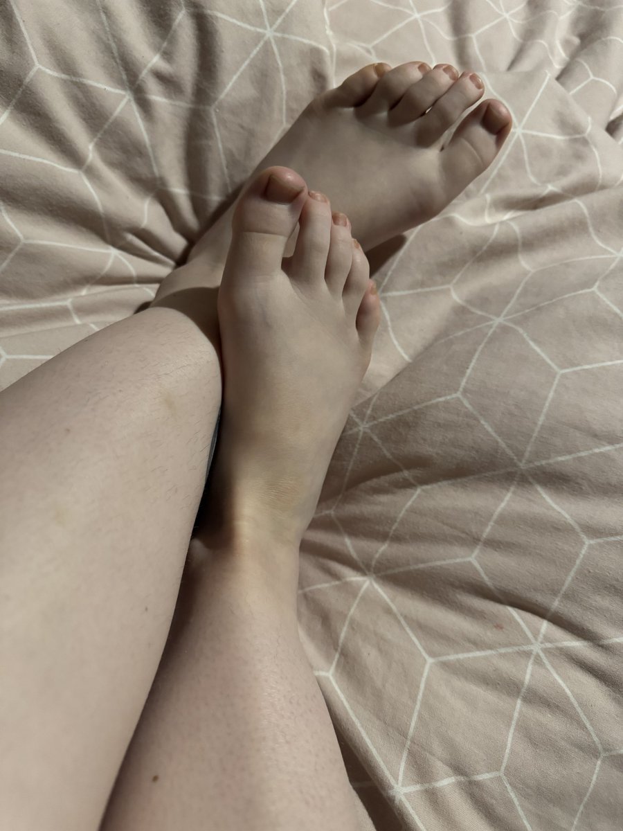 saffy_goddess's tweet photo. Who wants to buy my sweaty socks from today? 👀 https://t.co/vUbCz0y2Ky