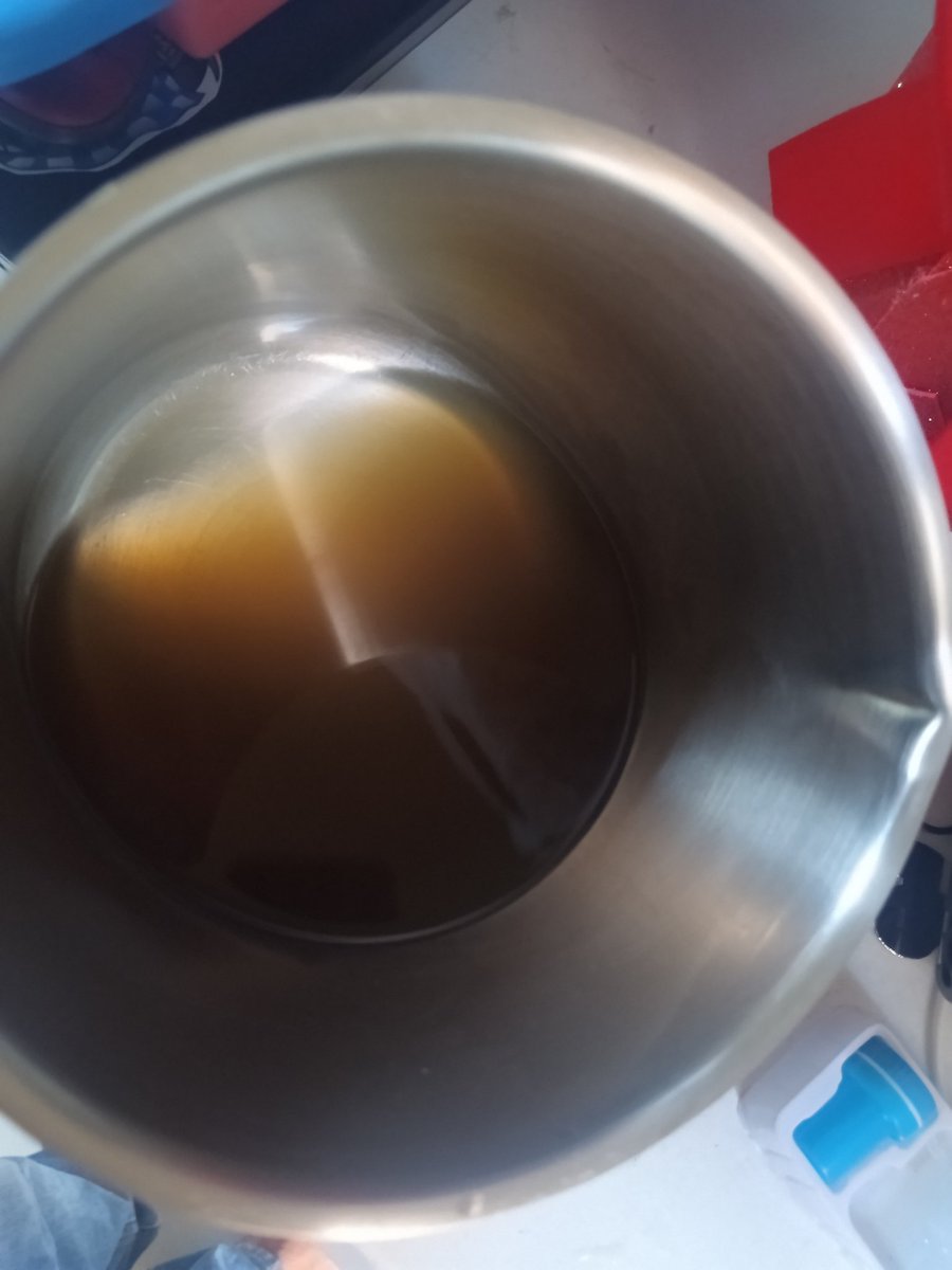 lecur's tweet photo. @siapagdl @Trafico_ZMG @Notisistema me acabo de asomar y mi tinaco está igual, no se cómo usar esa agua pero para bañarnos ropa y trastes no se usará, y así siguen cobrando como buena calidad???? Más Eliz castros??? O que necesitan?? Unas modelos de verdad? https://t.co/8qdrVxMeBy