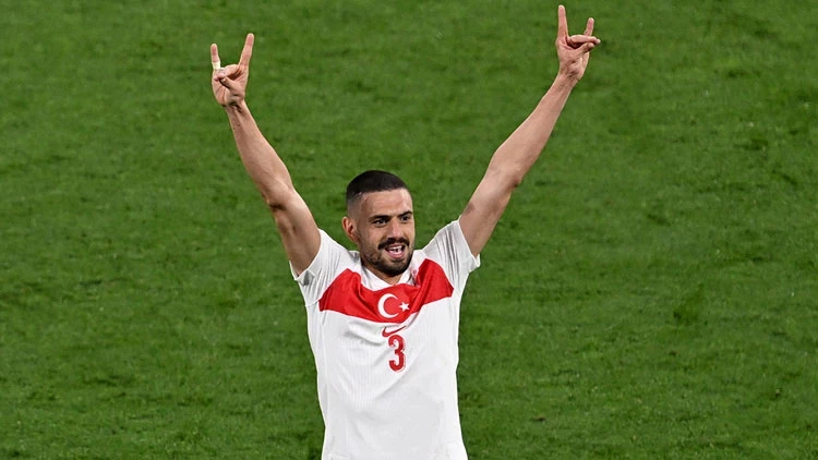 xmilitarist's tweet photo. İşinde en iyi olanların Türk Milliyetçisi olması şaşırtmıyor. https://t.co/F4vLwL5lNk