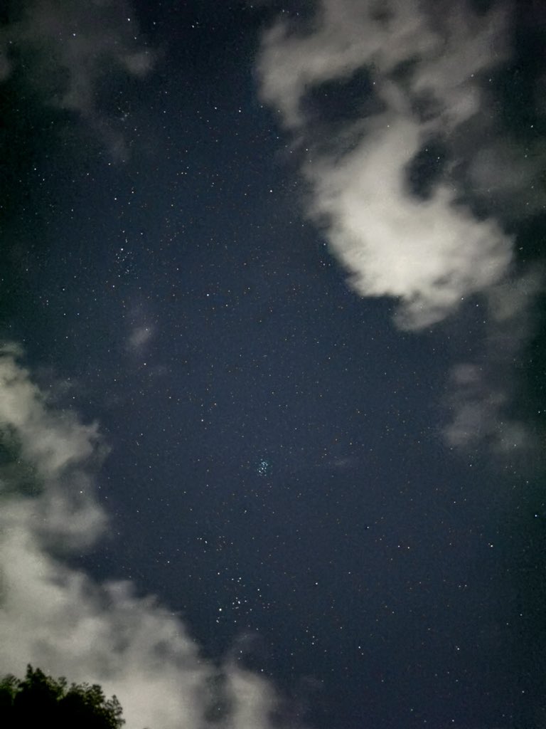 shintarotyan's tweet photo. UFO(MotherShip)と思ってストーカーしてたら…
プレアデス星団だったみたいです(⌒-⌒; )
#プレアデス星団　#UFO #未確認飛行物体 #スバル　#でもUFOも居ました^_^ https://t.co/k06MAyPmHb