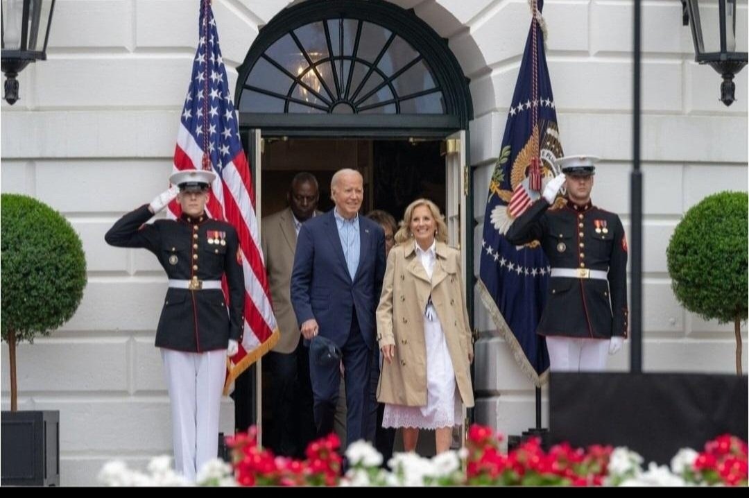 dulcebombomcito's tweet photo. Yes, I miss President @JoeBiden ๐ leadership, knowledge, and compassion.Commander in Chief Joe Biden respected our military soldiers ๐ช and their family. #JoeBiden #Leadership #Respected #FamilyMan #LovingFather #Compassionate #Warrior https://t.co/zxJKlIJj4o