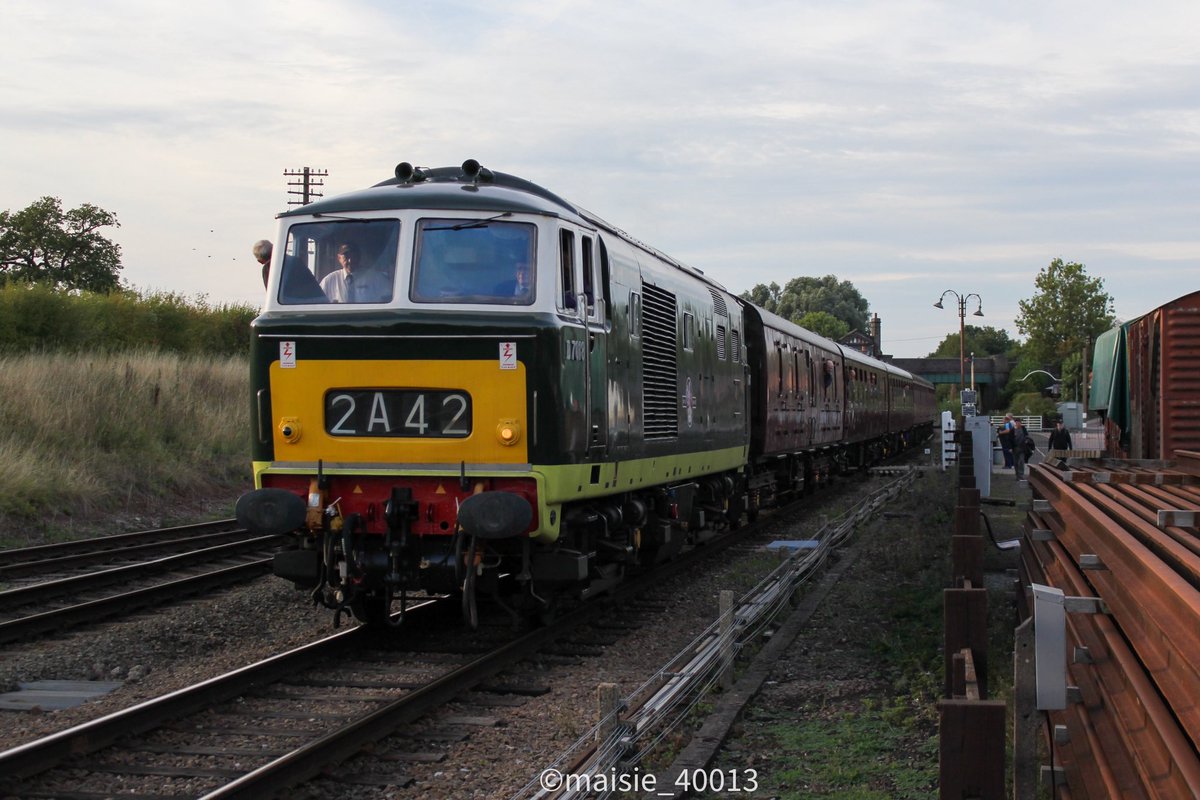 maisie_40013's tweet image. D7078 departs Quorn &amp;amp; Woodhouse working 2A42 Loughborough Central to Leicester North. 6/9/25 #class35 #hymek #britishrail