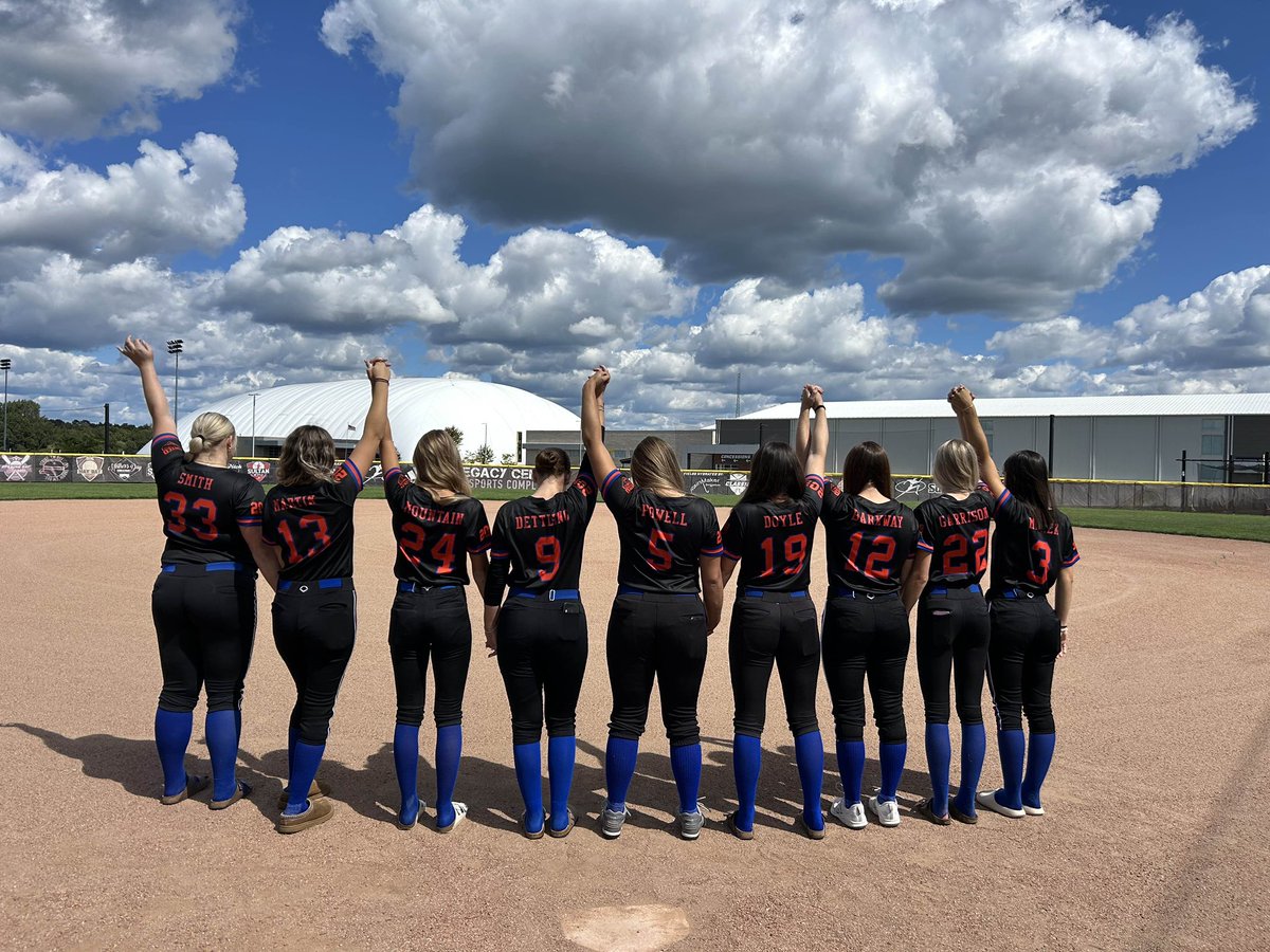More than just a team, we are a family!! Today was Mojo Organization day and I’m so excited to start this summer season with the best group of girls in my life💙🧡