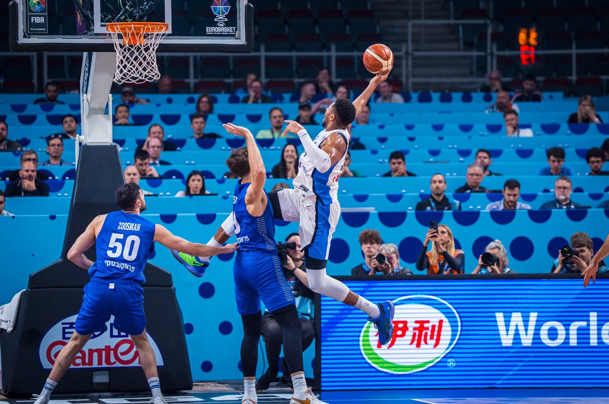 GIANNIS MADE THIS SHOT.

#EuroBasket | #MakeYourMark
