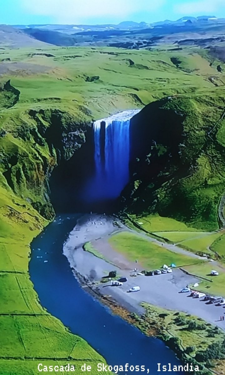 liviannavarro's tweet photo. La cascada Skógafoss se sitúa a 150 Km. de la capital de Islandia, Reykiavik.
#amazing #watterfall https://t.co/IpmkSk0SBq