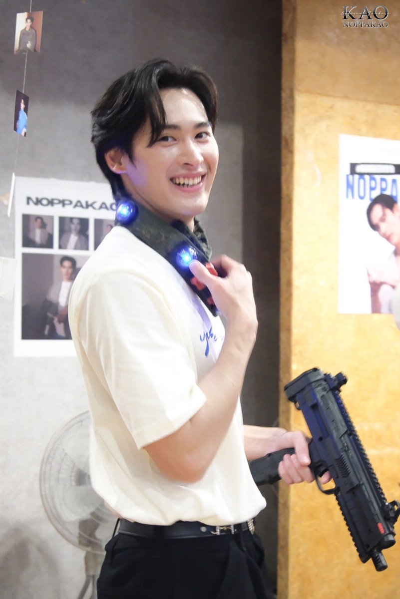 KaoNoppakaoTH's tweet photo. ✨️🔫สนุกเค้าแหละ ตั้งอกตั้งใจเล่นมากๆเลยนะครับน้องเก้า 😸
🫶 @Yokpuakying
YOU MAKE EVERY NINE COUNT
#31YKaoBDayProjectTour
#TheNineClub
#number_9th
#งุ้งงิ้งๆของนพเก้า https://t.co/iBRV7vWZs4