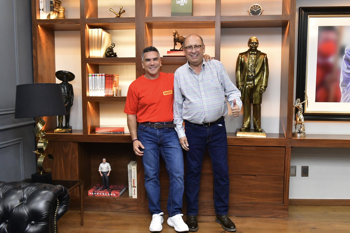 ¡En domingo también hay chamba! Hoy con nuestro Coordinador del <a href="/GPPRIDiputados/">Diputadas y Diputados Federales PRI</a>, <a href="/rubenmoreiravdz/">Rubén Moreira</a>, revisando y dando seguimiento a la agenda legislativa de nuestro partido. Porque cuando se trata de defender a las familias de México no hay descanso. Siempre firmes, siempre de