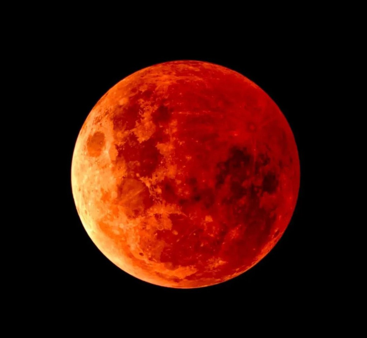 Yedi göğü birbiriyle tam bir uygunluk içinde yaratan O’dur. Rahmânın yaratışında hiçbir uyumsuzluk göremezsin. (Mülk Süresi 3) 

#AyTutulması #SonDakika #MülkSüresi