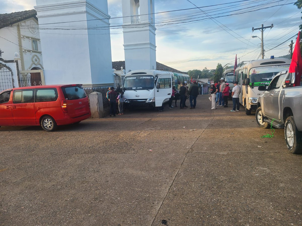 unetv_hn's tweet photo. #UNETV | La gente de Erandique, Lempira, en camino hacia Gracias para darle la bienvenida a Rixi Moncada. ¡El apoyo se siente en cada rincón del departamento!
#segundavictoria #Libre #Movilización #rixipresidenta https://t.co/kihnCCsQfl