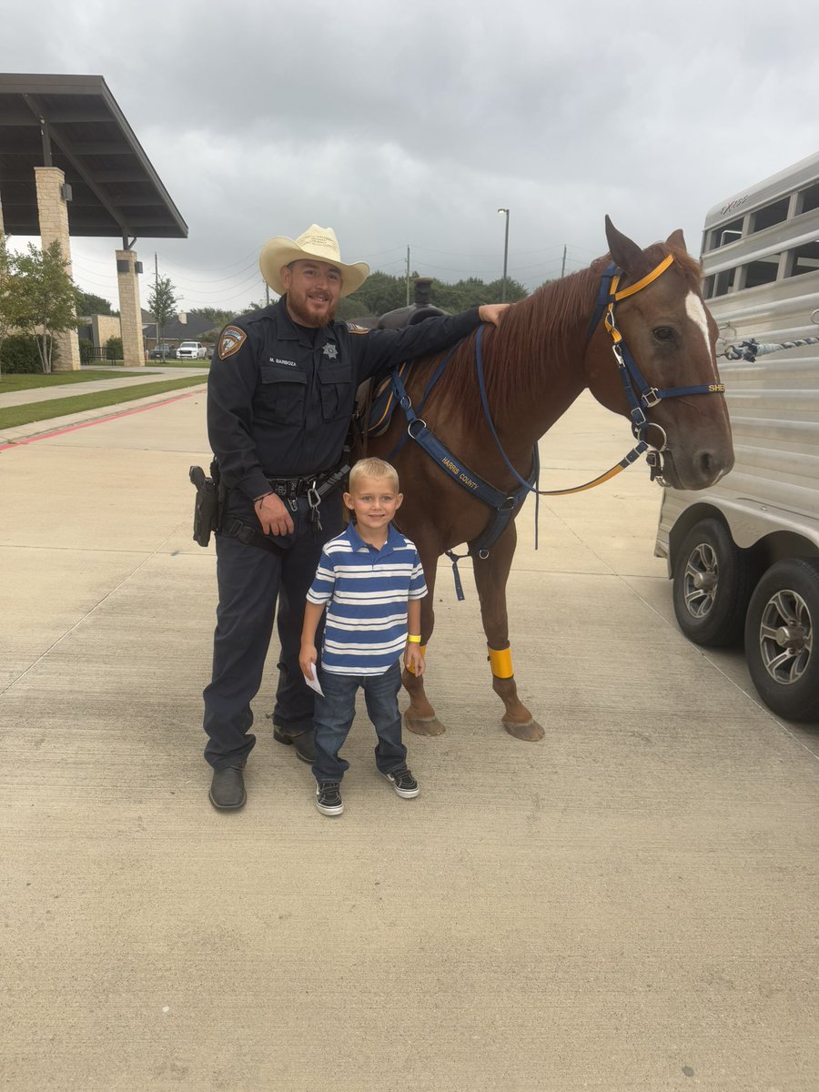 ChrisA_141's tweet image. The HCSO Mounted Unit participated in Law Enforcement Appreciation Day at Second Baptist Church – Cypress. We appreciate the congregation’s support and partnership as we work together to keep our community safe.
#HCSO #HCSOTexas #HCSOMounted #CommunityPartnership