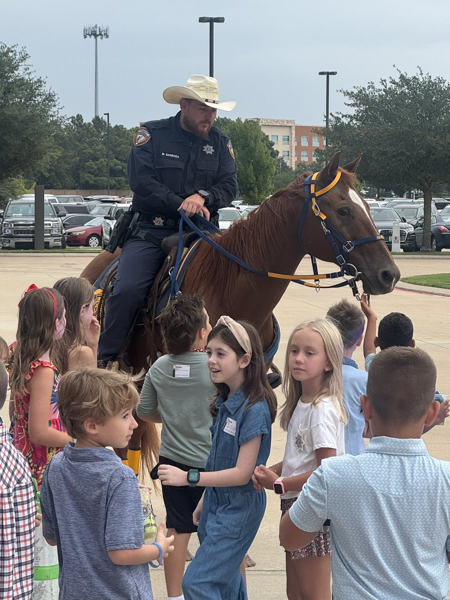 ChrisA_141's tweet image. The HCSO Mounted Unit participated in Law Enforcement Appreciation Day at Second Baptist Church – Cypress. We appreciate the congregation’s support and partnership as we work together to keep our community safe.
#HCSO #HCSOTexas #HCSOMounted #CommunityPartnership