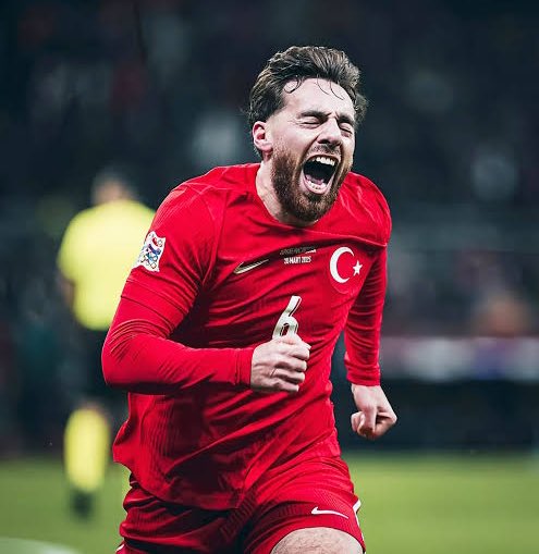 euro 2024 kahramanı yıllardır milli takımın as kalecisi mert günok uğurcan gs'ye gider gitmez yedeğe çekiliyor

orta sahanın değişmez parçası orkun kökçü beşiktaşa gelince fenerde 11'e bile giremeyen ismail yüksek için yedek kalıyor.

aynen kanka takımcılık yok :d