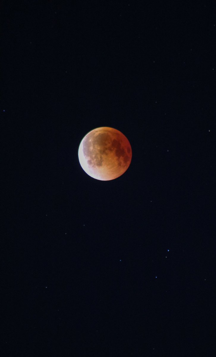 theysayark's tweet photo. The poetry of sky
#LunarEclipse2025 https://t.co/DhhxIGzZ5F