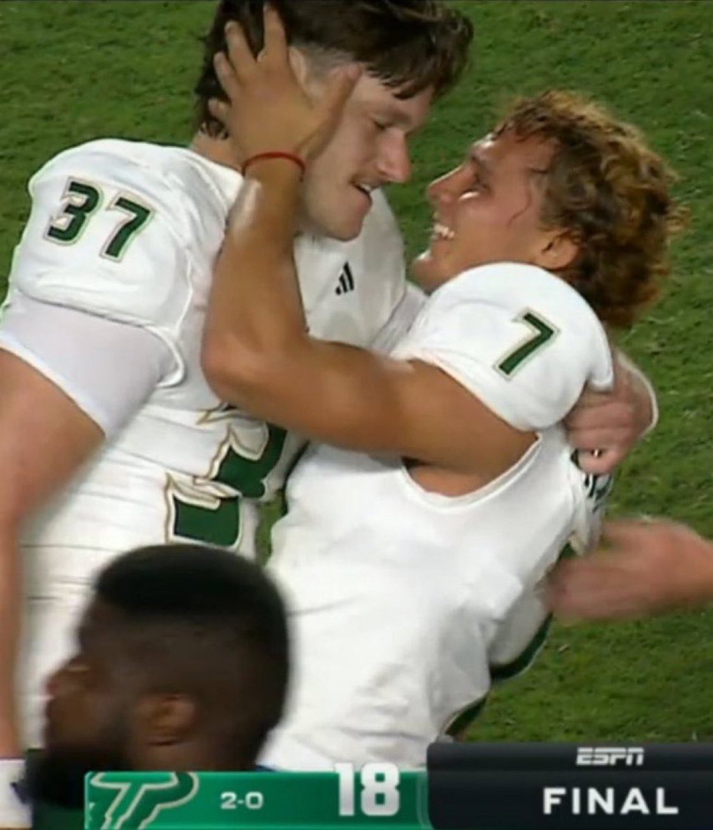 OldRowGators's tweet image. I’d rather lose the game than watch my players do this after