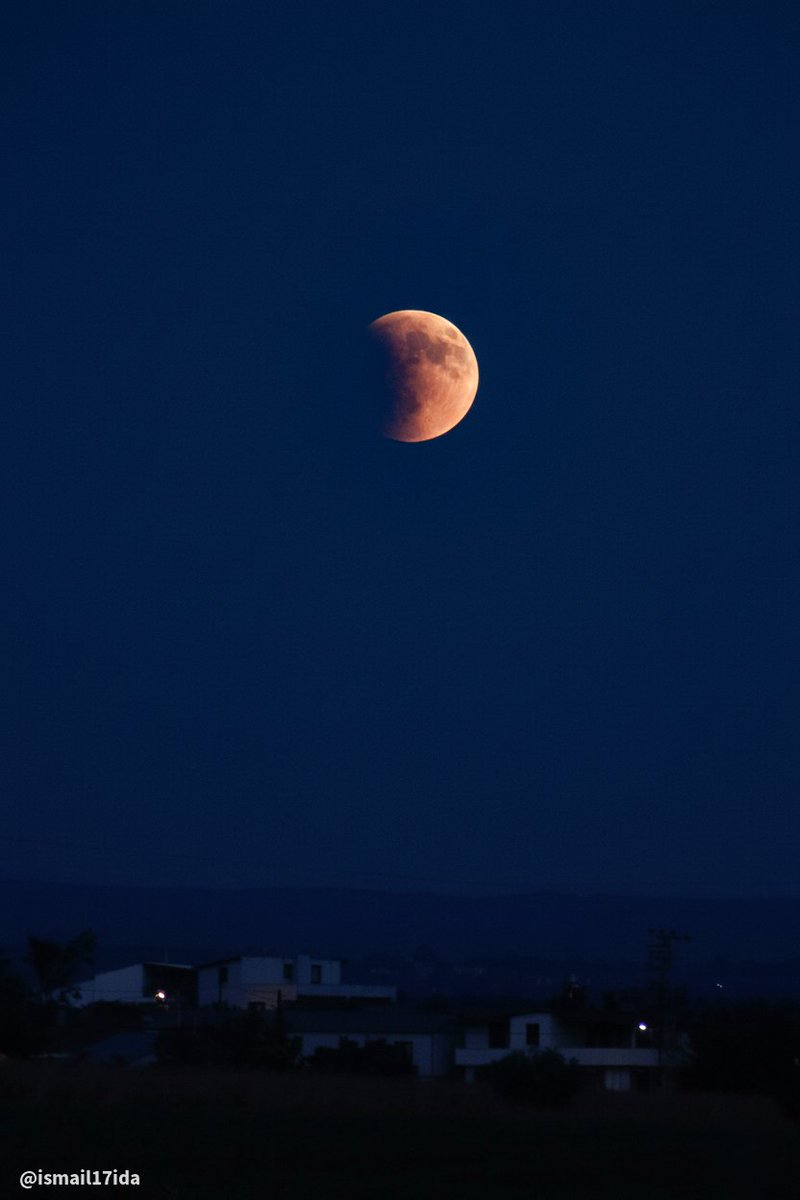 🌑✨ Kanlı Ay Tutulması
#KanlıAyTutulması #aytutulması #BloodMoon #MoonEclipse #Çanakkale #Tevfikiye #Gökyüzü #DoğaOlayı #SkyPhotography #AstroPhoto #NatureLovers #AgonyaFotoğrafçılık #canon77d #75300mm #Canakkale #haberler