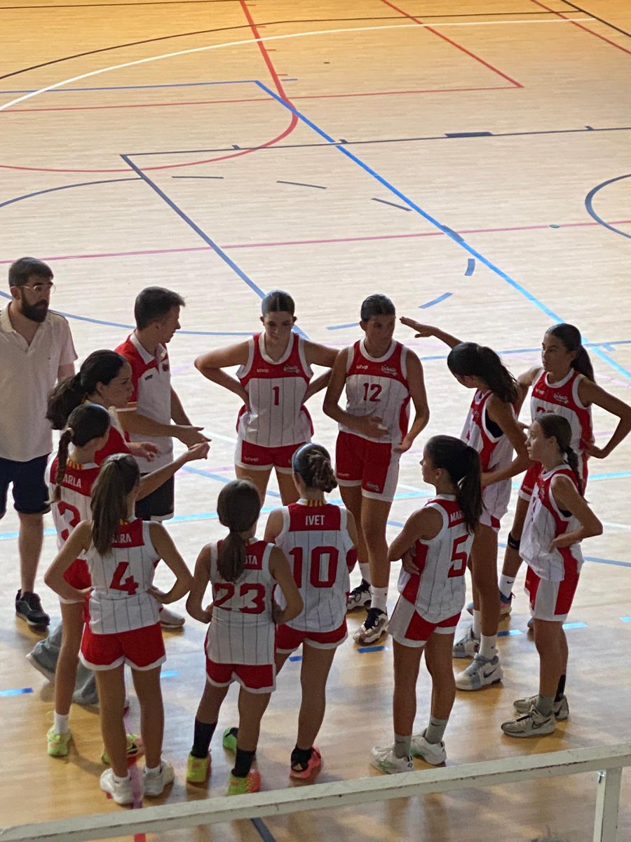 basquetsalle's tweet photo. El primer a La Salle es queda a casa! 🔥

L’Infantil Femení Preferent de 1r Any comença la lliga sumant la seva primera victòria contra Bàsquet Pia Sabadell 🏀

A seguir treballant! 💪🏻

#SomSalle https://t.co/g3vWtTdnIP