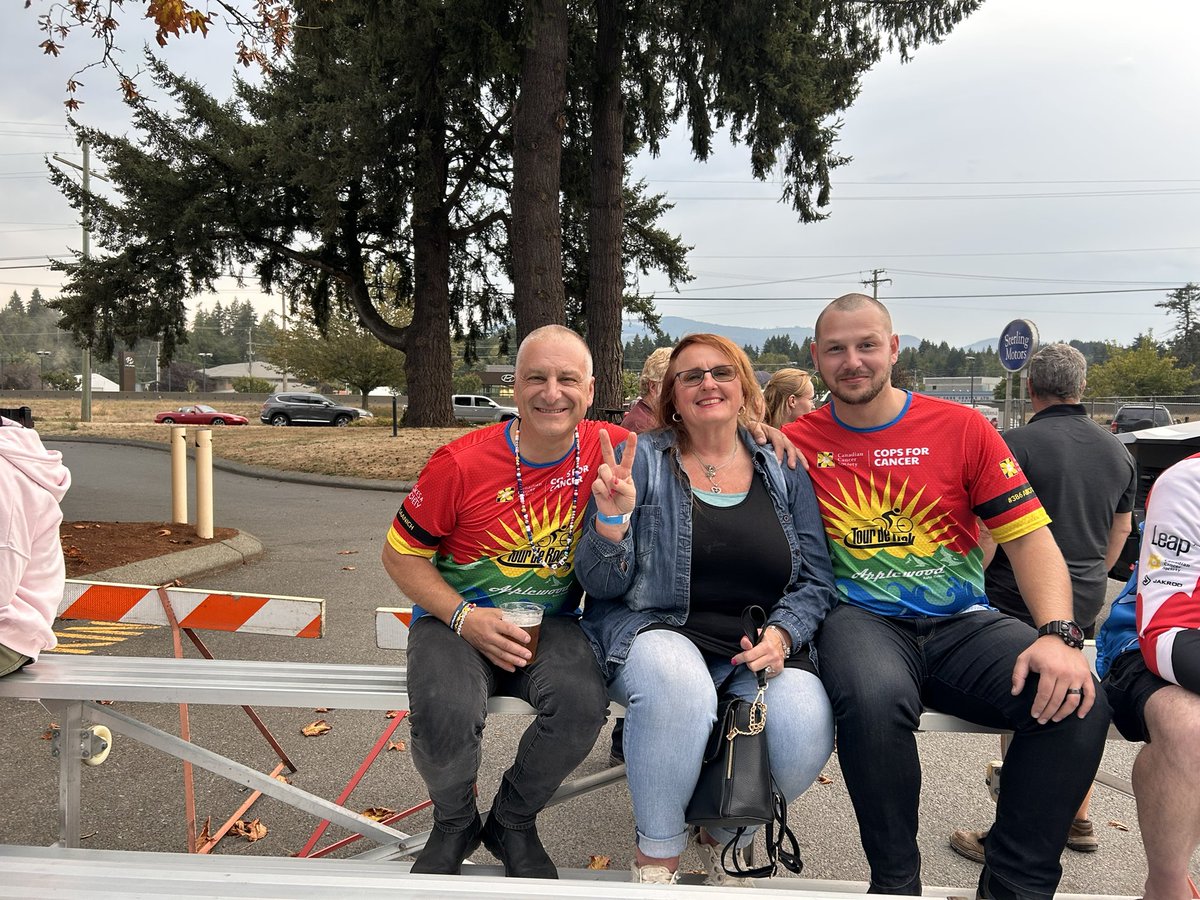 SCCPoffice's tweet photo. What a great Event such fun lots of donations made to Cops for Cancer riders Will Arnold Experience Cycling Cst. Kyle Hick NC/Duncan RCMP and Jen Carter Paramedic BCEHS Mill Bay.  Great music, great sponsors. Thank you All - Thanks to Red Arrow Brewing -3rd year Hosting 🫶 https://t.co/hnNtY09gIS