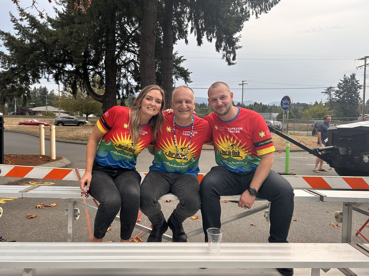 SCCPoffice's tweet photo. What a great Event such fun lots of donations made to Cops for Cancer riders Will Arnold Experience Cycling Cst. Kyle Hick NC/Duncan RCMP and Jen Carter Paramedic BCEHS Mill Bay.  Great music, great sponsors. Thank you All - Thanks to Red Arrow Brewing -3rd year Hosting 🫶 https://t.co/hnNtY09gIS