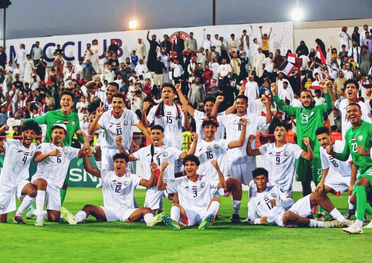 مبروك لأبطالنا في منتخب الشباب هذا الإنجاز الكبير والتأهل المستحق إلى نهائي #كأس_الخليج_للشباب بنسخته الأولى.. لقد أثبتم أن روح العزيمة والإصرار تصنع المعجزات رغم كل التحديات.. كل الشكر والتقدير لوزارة الشباب والرياضة، واتحاد كرة القدم، والجهازين الفني والإداري واللاعبين،