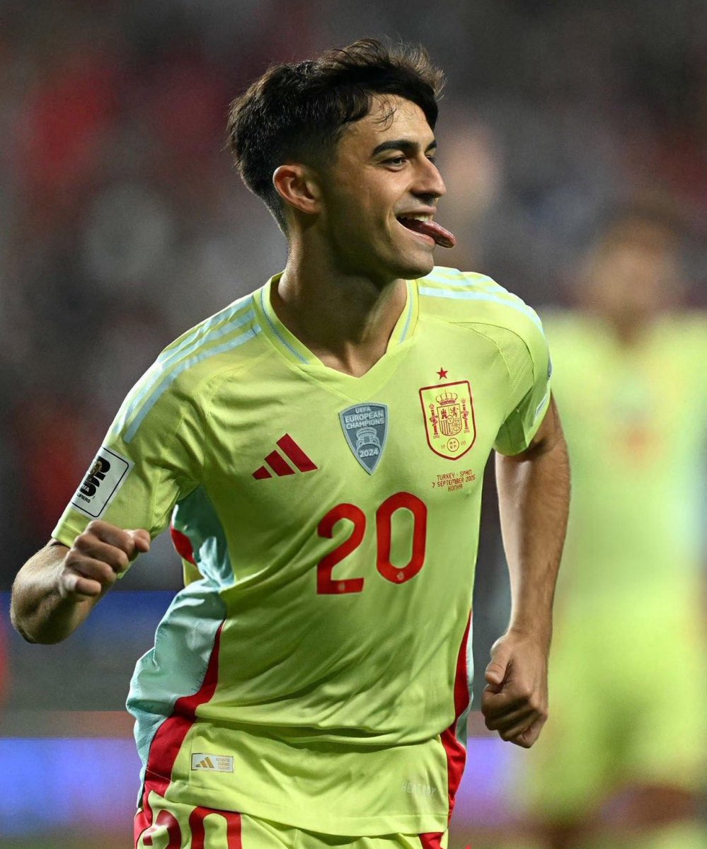 - لاعب ناااادر الخصال في هذا الزمن ..