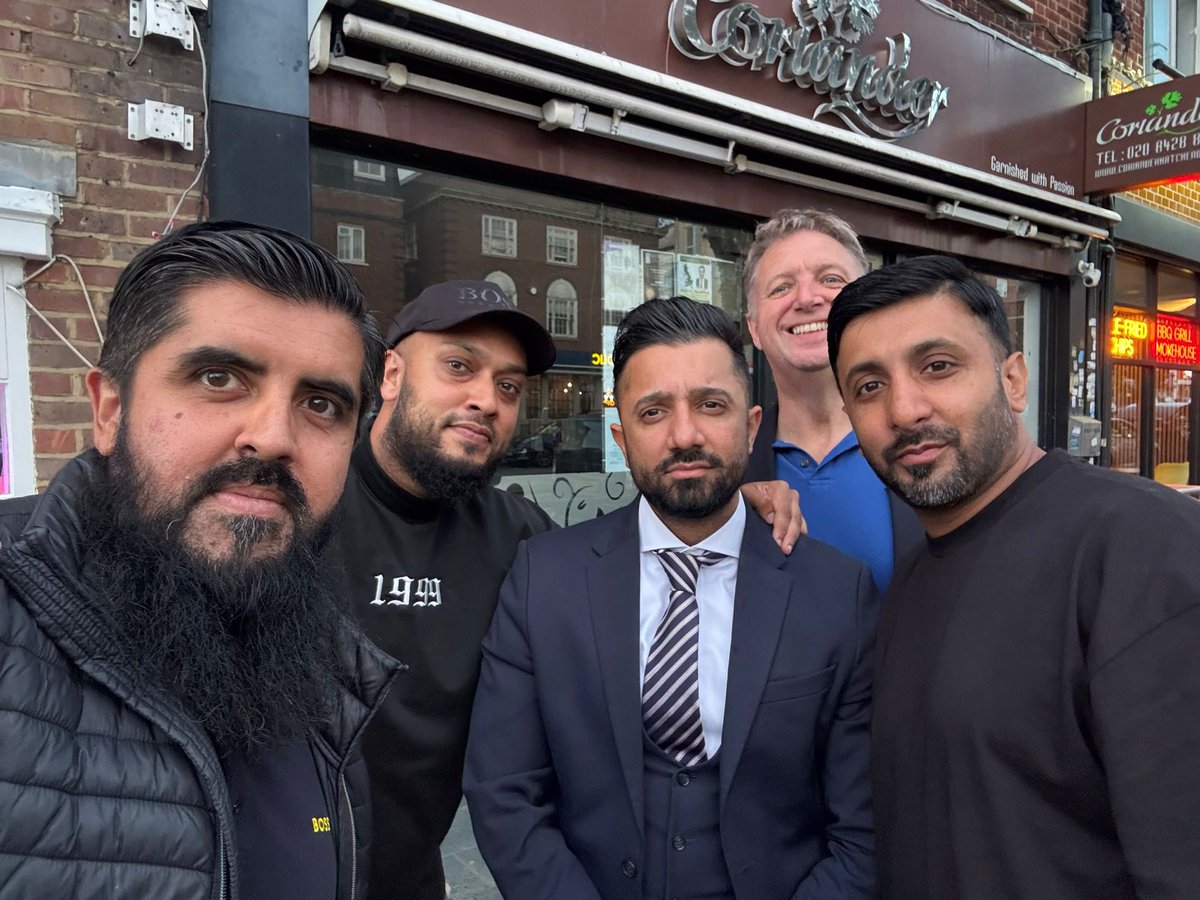 AJRAllModCons's tweet image. The people in these pics are my work colleagues, they are inspirational leaders, they SERVE our community &amp;amp; our children proudly. They are also my friends. To see the vile nonsense they’ve had to read on social media over the last few days sickens me to the core. #britishvalues