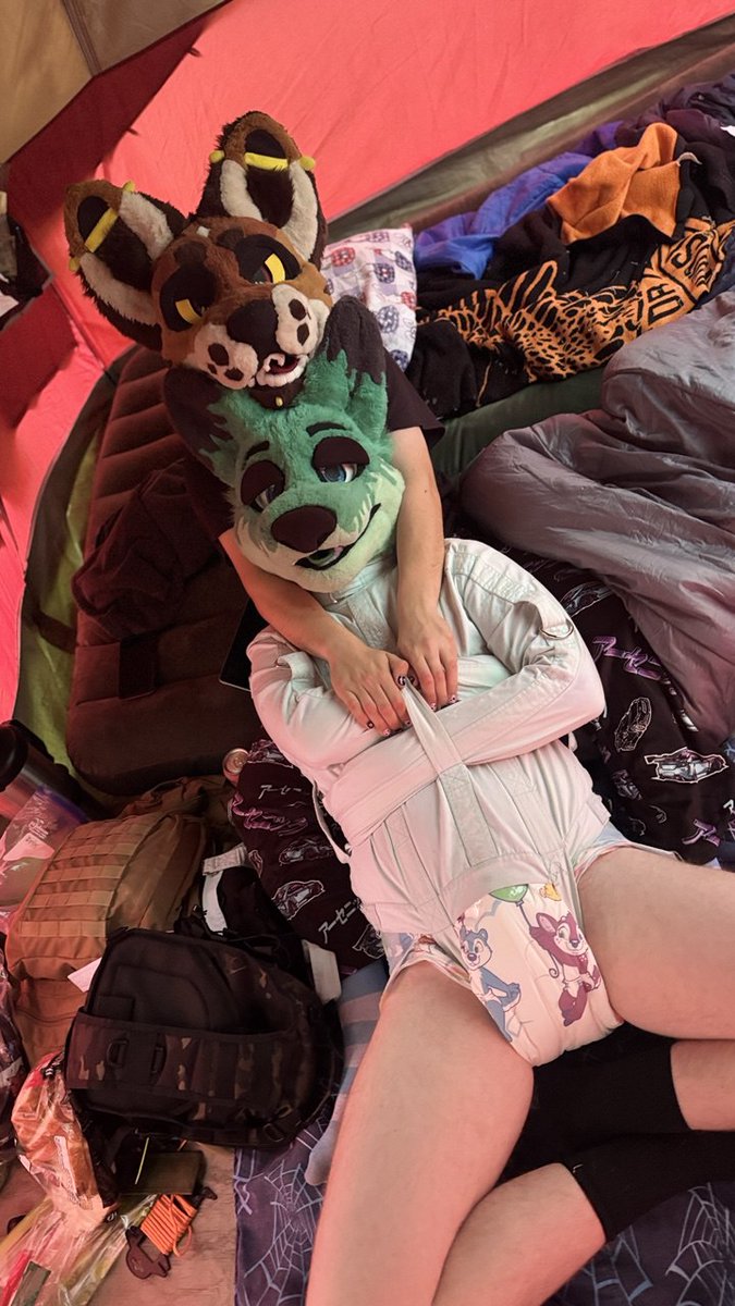 2 unbelievable cuties 💚 💜 (I'm dead asleep in this photo, they didn't let me out for 3 hours~) 
Ft: <a href="/BooperBD/">Booper Bad Dog~</a> ❤️