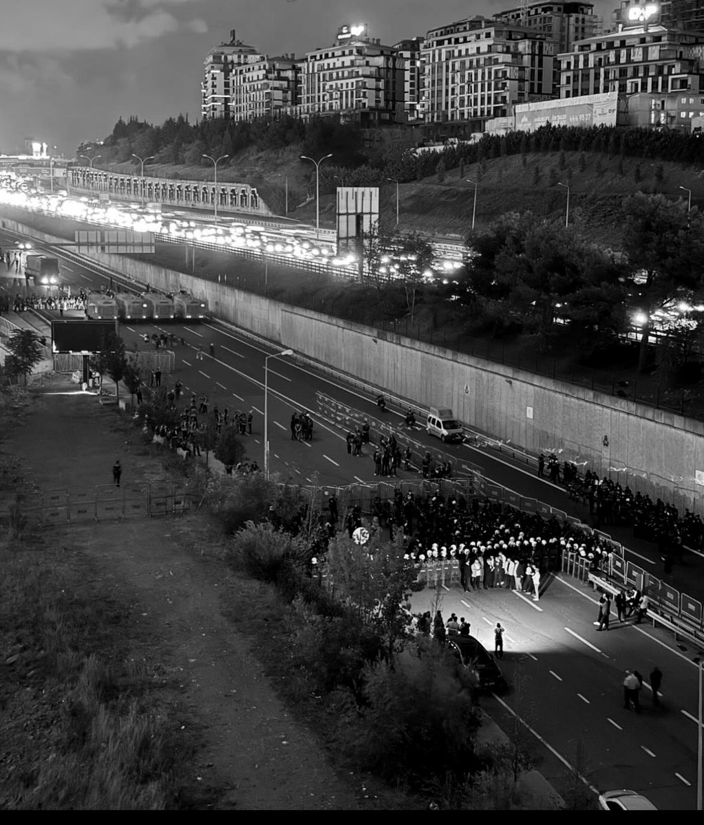 kerimbutunn's tweet photo. İkisi arasında hiçbir fark yok. https://t.co/lLC4jtWN1k