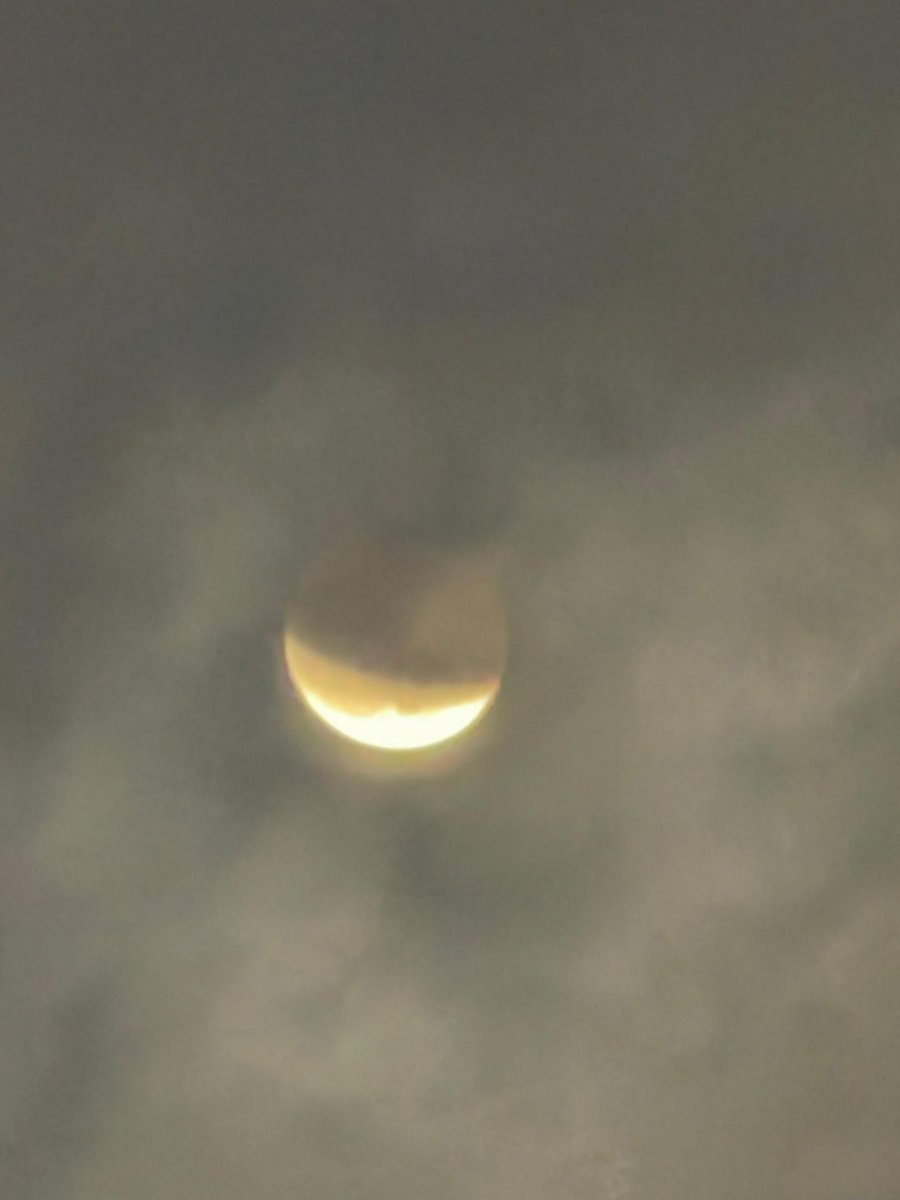 Total lunar eclipse. Looking so wow.