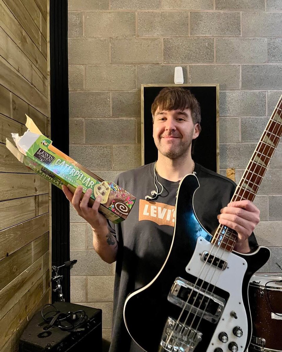 🎈 Happy Birthday Scott! 🥳 

What better way to spend your birthday than in the jam room with us three? 😂  We wouldn’t be here doing any of this crazy stuff if it wasn’t for you mate. Have a good’n and enjoy the cake! 🐛 🎂 ✌🏻