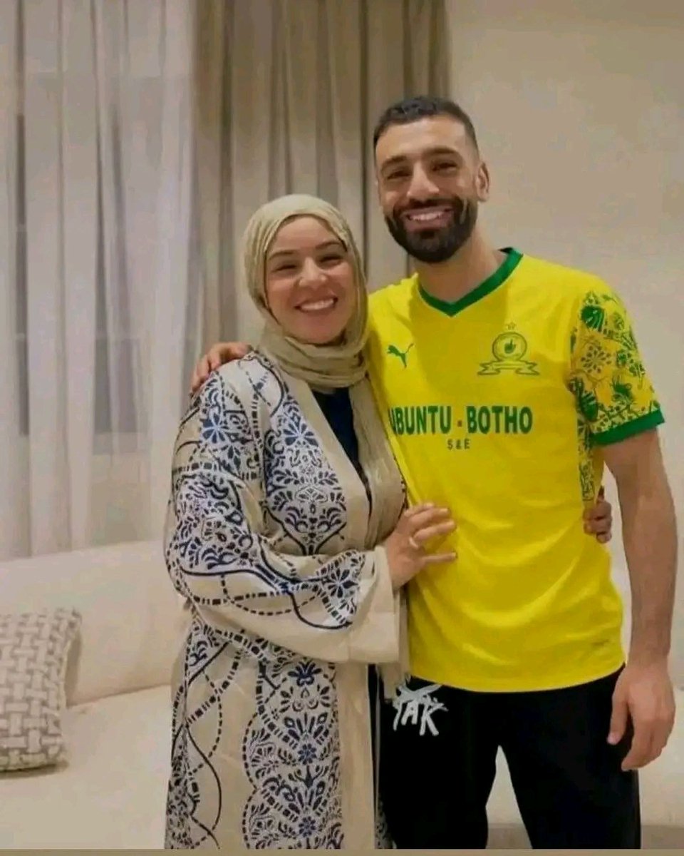 YELL0MAN's tweet photo. Mohamed Salah record holder of:
*Premier League most Goals &amp; Player of Month in a Season
*Liverpool Most Goals in a Season &amp; Fastest to 100 Goals
*Egypt's All-Time Top Scorer
*4th Premier League All-Time Scorers
*3rd Liverpool All-Time Scorers

Proudly wearing Sundowns jerseys https://t.co/wTWJsPWAcL