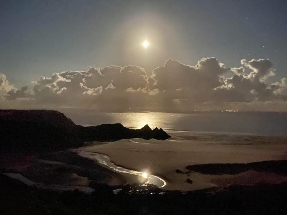 NonEvans's tweet image. Can’t beat the Gower #threecliffs @ItsYourWales