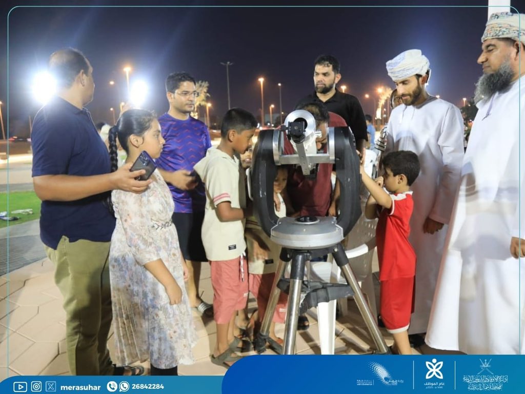 Al_Bidaya's tweet photo. ⚪🔭 يحدث الآن: رصد الخسوف الكلي للقمر في ساحة العلم بصحار.
وهذا الحدث يعد فرصة عظيمة لإحياء سنة النبي ﷺ بأداء صلاة الخسوف، فهي عبادة تُكفَّر بها السيئات ويُرجى بها عظيم الأجر والمغفرة.
@merasuhar https://t.co/SZWxjSJM8O