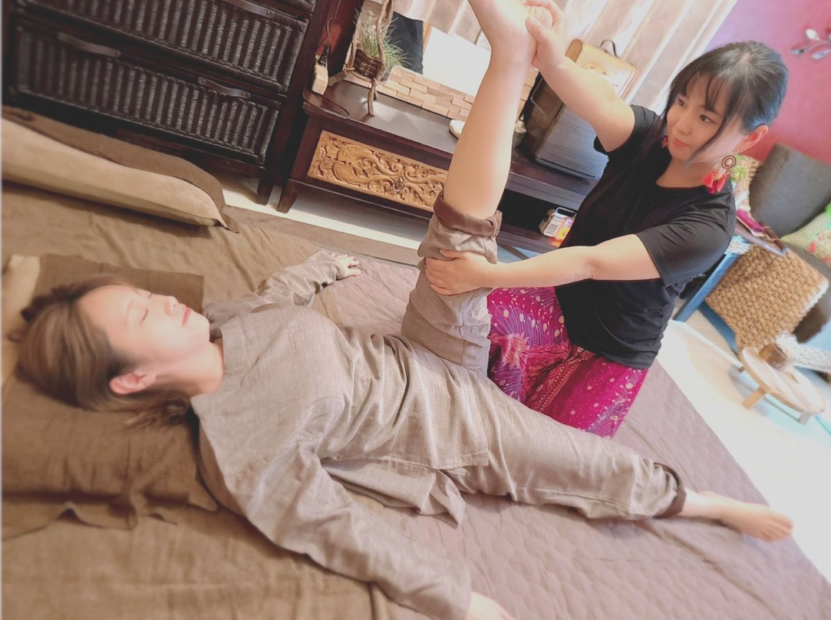 JURI_justice's tweet photo. 🌸10/1オープン予定🌸
【🌿森の癒し処 まにまに🌿】

今日は山梨から高校時代の友人が来てくれて、タイ古式マッサージの撮影をしました✨
子育てや学童・フリースクールのお仕事と並行しながら、少しずつ準備進めています☺️

#タイ古式マッサージ #サロンオープン #まにまに　#府中リラクゼーション https://t.co/8D1bC4aSnX