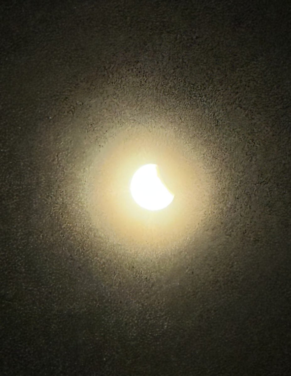 „Wir fühlten längst schon, wies
spiegelnder wird im Dunkeln; wie ein Schein
entsteht, ein weißer Schatten in dem Glanz
der Dunkelheit. Nun aber laß uns ganz
hinübertreten in die Welt hinein
die monden ist - …“

- Rainer Maria Rilke