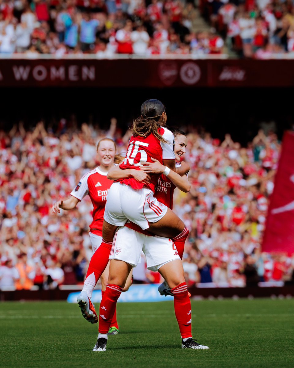 regzphotos's tweet photo. Back in N5 🏡
Pitchside for the first time at the Emirates — dream came true 🔴⚪️
Pauline REGZ - All Rights Reserved
#COYG #WSL #ARSLCL https://t.co/3IyyKA0Jkj