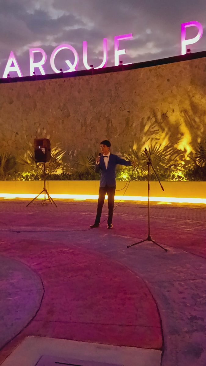 El joven talento Dante Alarcón Catalán durante su participación en el Parque Papagayo en un homenaje al príncipe de la canción José José 👌🏼