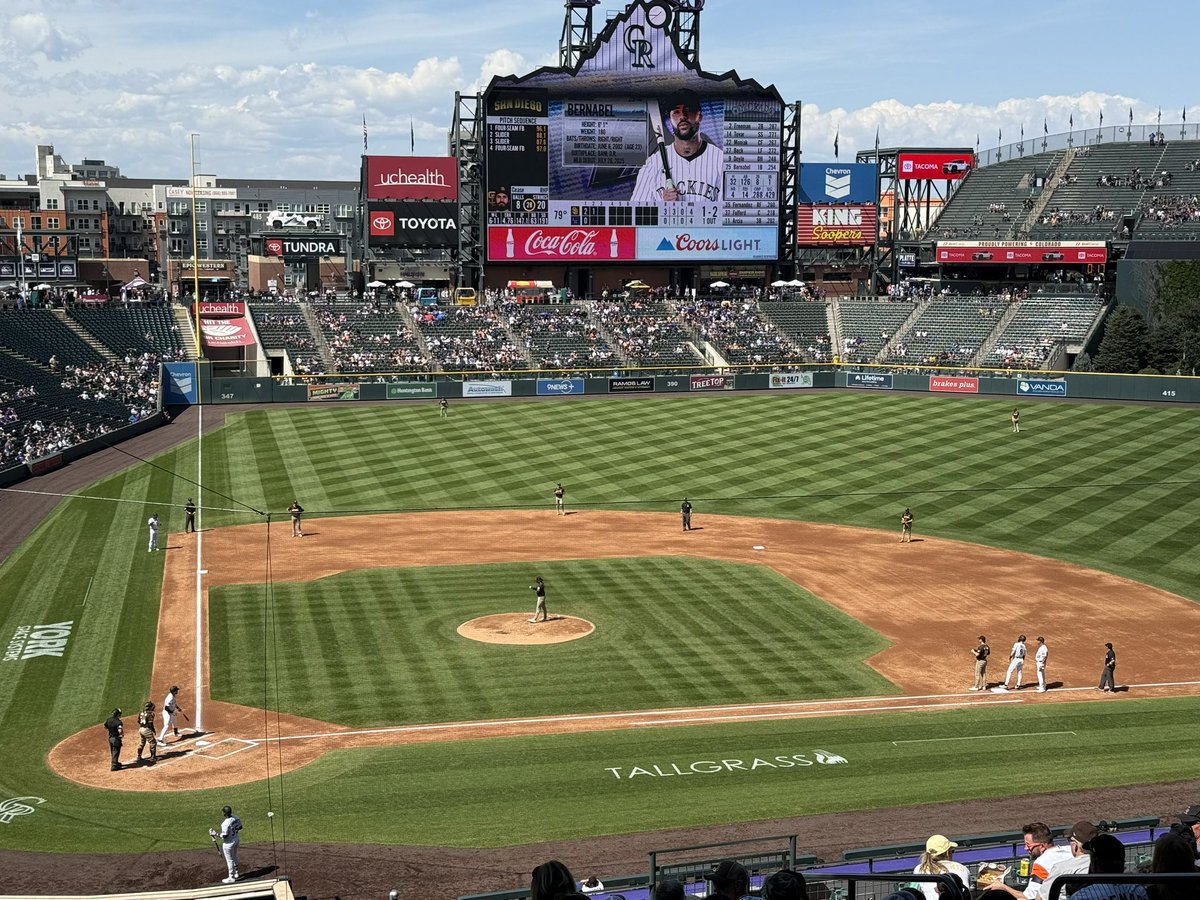 ArmyandBlue's tweet photo. Not sure what is worse, watching the Padres today or that disgusting loss by the Dodgers last night. https://t.co/filEg8CZL6