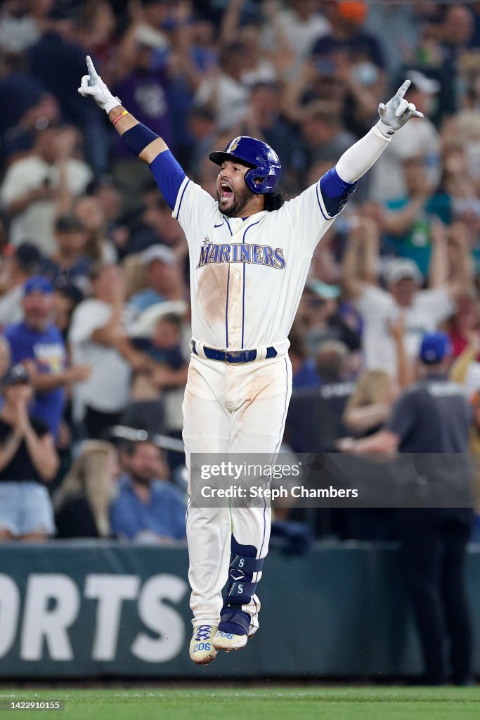 Eugenio Suarez, es el primer venezolano en la historia de  #MLB con 2 temporadas de 45 o más HR. 🔥🔥