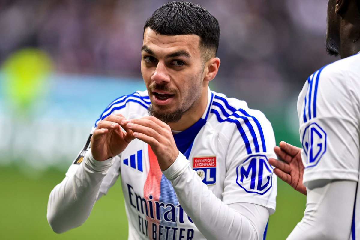 Rayan Cherki et Georges Mikautadze offrent également leurs maillots dédicacés ! 💚👏

N'hésitez pas à aller sur le live de <a href="/Zack_Nani/">Zack</a> afin de suivre les dernières heures du Zevent !