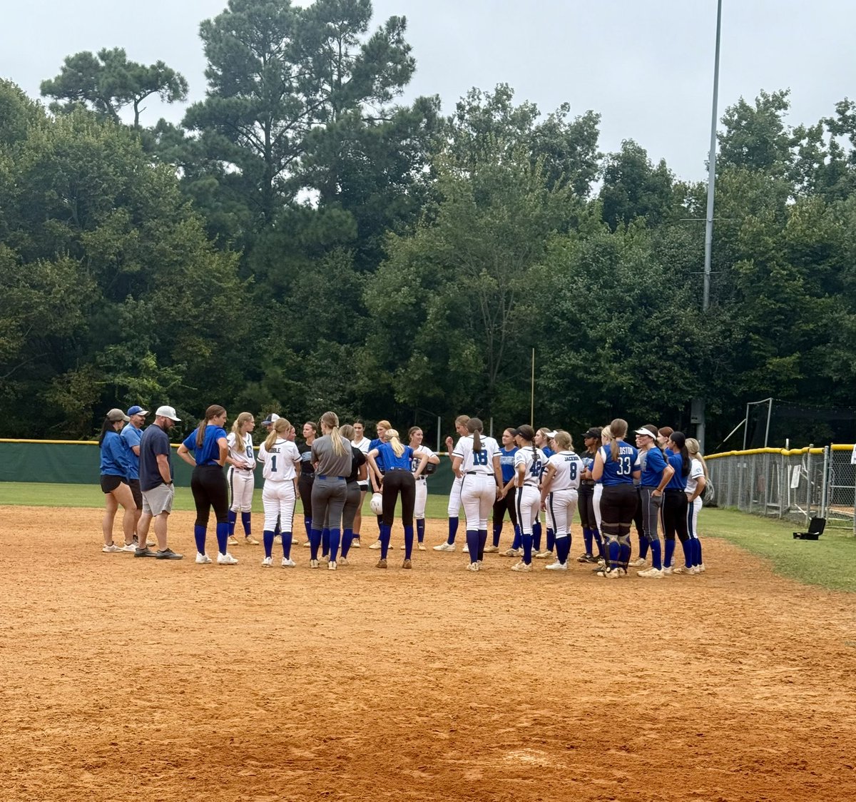 Molliebass08's tweet image. 1st practice of the Fall season is a wrap! So great to meet my new teammates as well as the 16U Team. Here’s to growth, development, and friendships, on and off the field! 💙#Legoo 

@KyleighStonero1 @NCChallengers