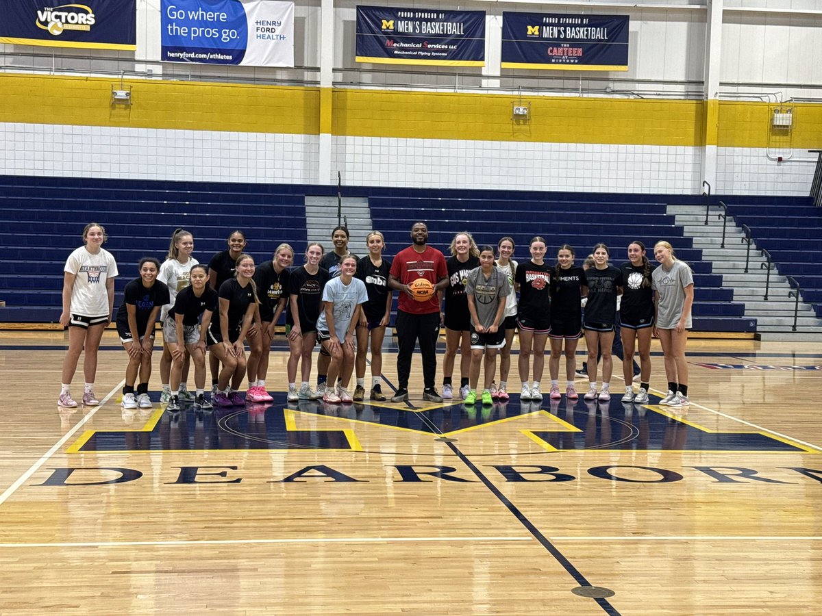 Had an amazing time pushing my skills at the College Basketball Prospect ID Showcase in Dearborn MI today! Thank you <a href="/CoachDom989/">Dom McBride</a> and <a href="/ThomasLitman/">Tom Litman</a> for the invite and the opportunity! Also big thank you to the other coaches! <a href="/20CoachSutton/">Becky Sutton</a> <a href="/__Candice_/">Candice Leatherwood</a>
