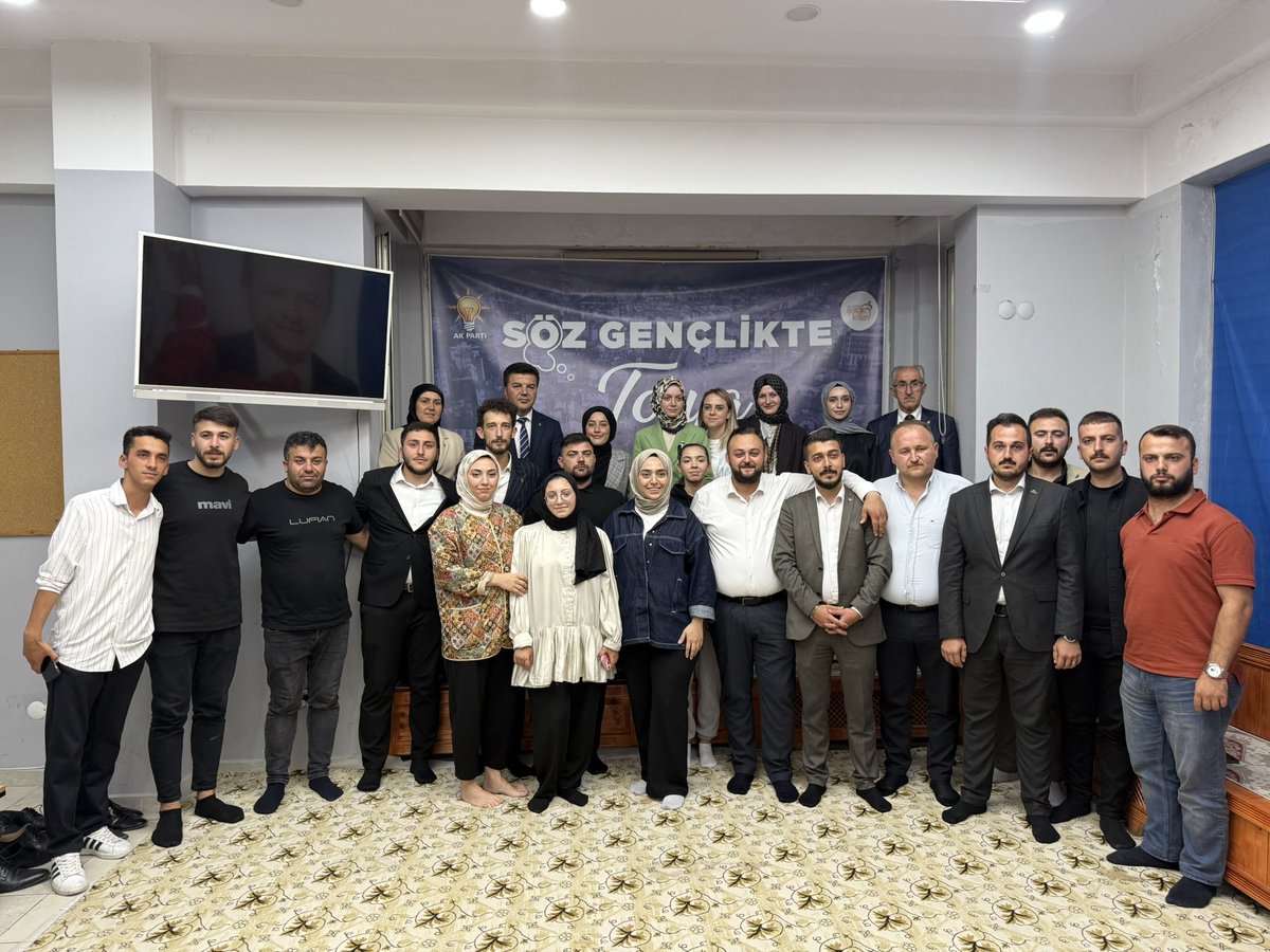 📍Tosya | Söz Gençlikte, Gelecek Gençlikte!🚀

Bugün en genç milletvekilimiz, Ankara Milletvekilimiz Sayın Zehranur Aydemir ile buluştuk. 💫

Gençlik konuştu, Vekilimiz dinledi! 🎤
Hayallerimizi, hedeflerimizi ve geleceğe dair merak ettiklerimizi sorduk; samimi cevaplarla güç