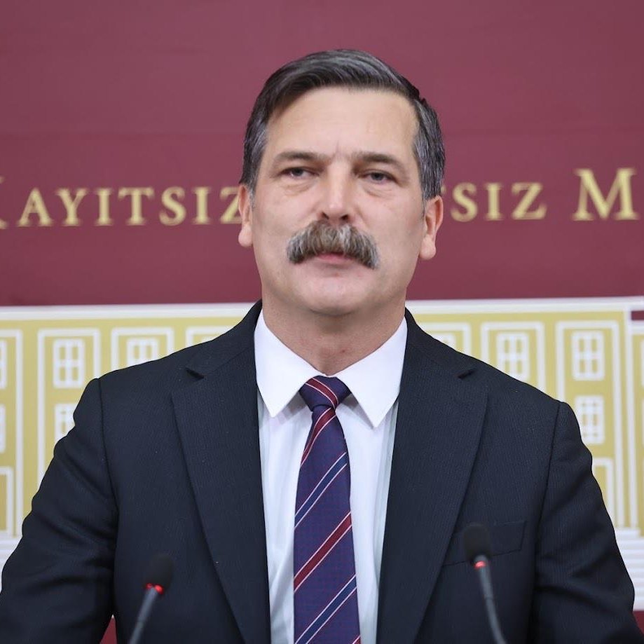 Erkan Baş:

"Türkiye İşçi Partisi Genel Başkanı olarak dayanışma sorumluluğuyla; İstanbul Milletvekili olarak görev bilinciyle ama en önemlisi ülkemizin darbe zihniyetiyle yönetilmesine karşı direnmek üzere bir yurttaş kimliğimle ben de heyetimizle birlikte CHP İstanbul İl