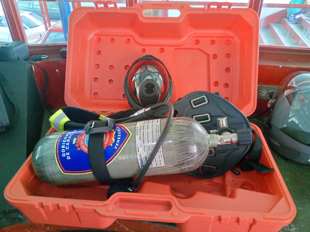 ReporteYa's tweet photo. #7Sep @Denuncia 
@albertoprato02: Atentos : se extravió este equipo, de bomberos de  La Morán en horas de la madrugada,  a la altura de la autopista Valle-Coche, un equipo EPRAC idéntico a este se cayó de uno de los gabinetes de la unidad, se les agradece la mayor colaboración en retransmitir este msj.