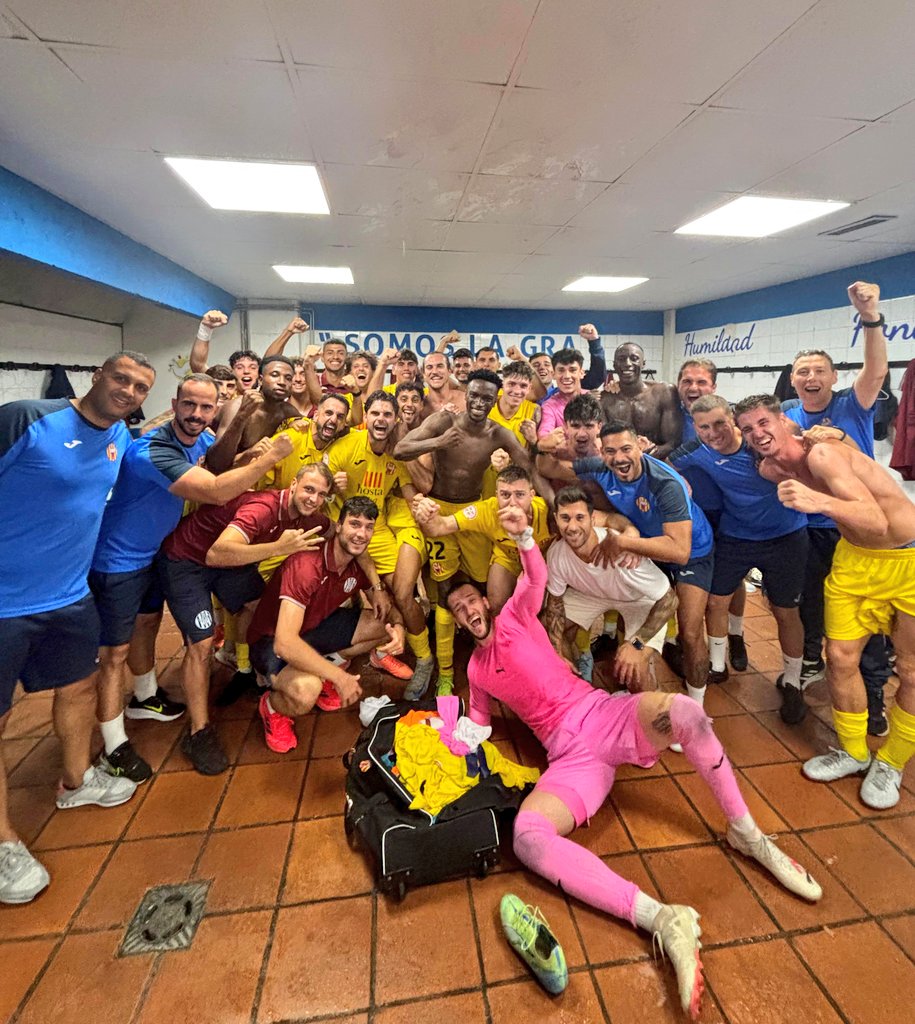 💣 𝗘𝗦 𝗟'𝗛𝗢𝗥𝗔.....𝗗𝗘 𝗟'𝗘𝗦𝗖𝗔𝗟𝗔𝗔𝗔𝗔!

@fundaciograma 0-1 @fclescala

⚽️ Gol de Youssef al minut 45 després d'un llançament de córner. 

💪 Primers 3 punts de la temporada 25-26!

🥵 Partit molt igualat, dur i exigent davant un grandissim rival!

#OnadaBlaugrana