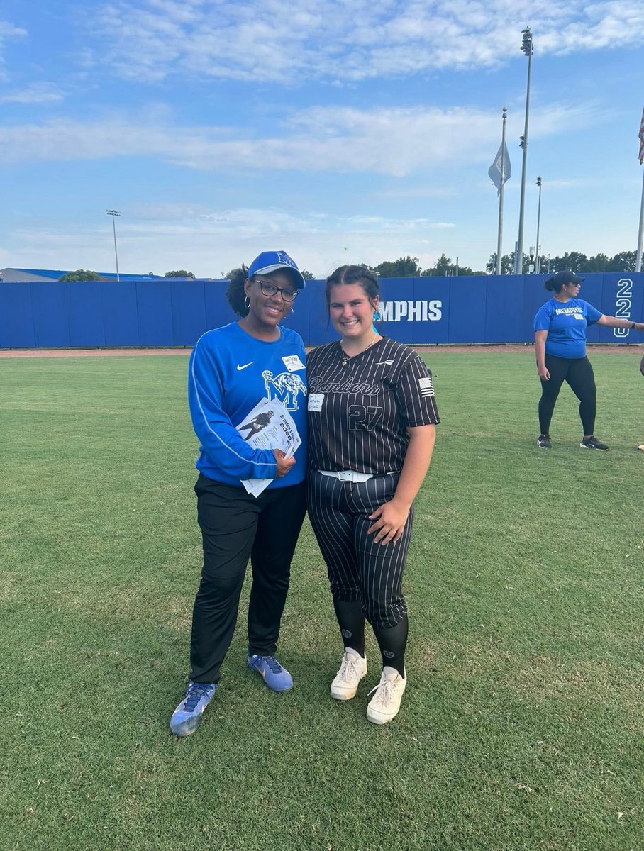 BraeleyL2709's tweet photo. had an amazing time at the @MemphisSoftball camp!! @PeelPrater https://t.co/nRK9ZQ1P5p
